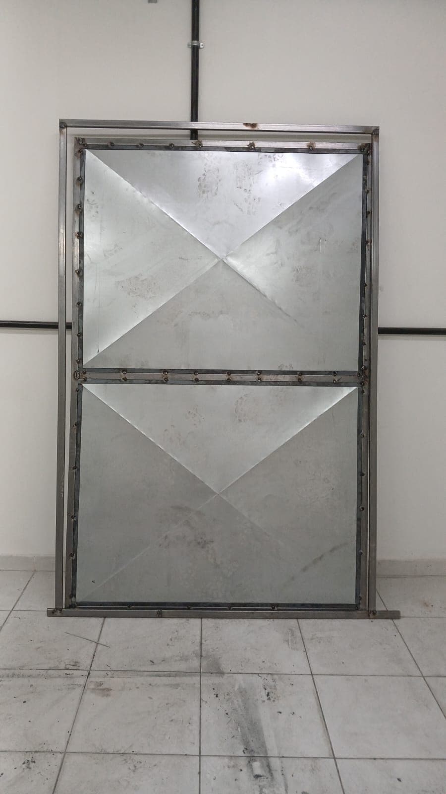 Portão de metal fabricado em serralheria